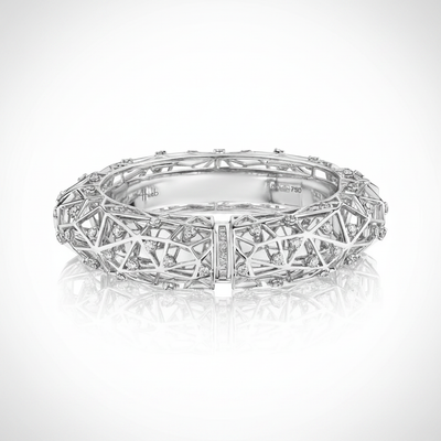 Estelar Giro White Bangle